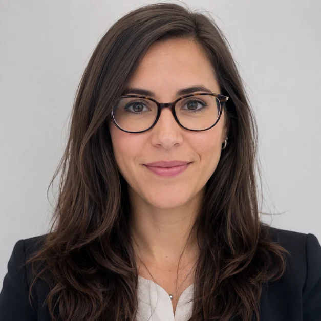 Foto de Lucía Navarro, autora experta en casinos online